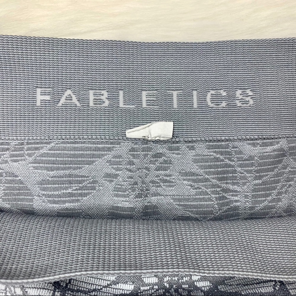 Fabletics Sebastian Mid-Rise Crop, Sz Sm - Picture 6 of 11